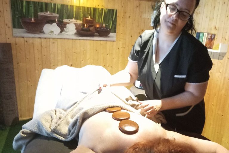 Massage pierres chaudes - Fabienne GIRE